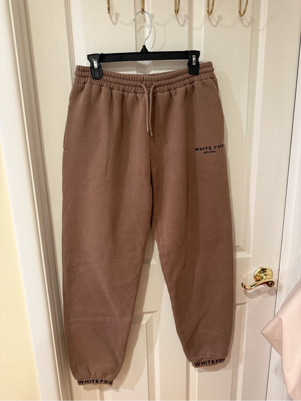 White Fox Women’s Taupe Jogger Sweatpants Size Medium
